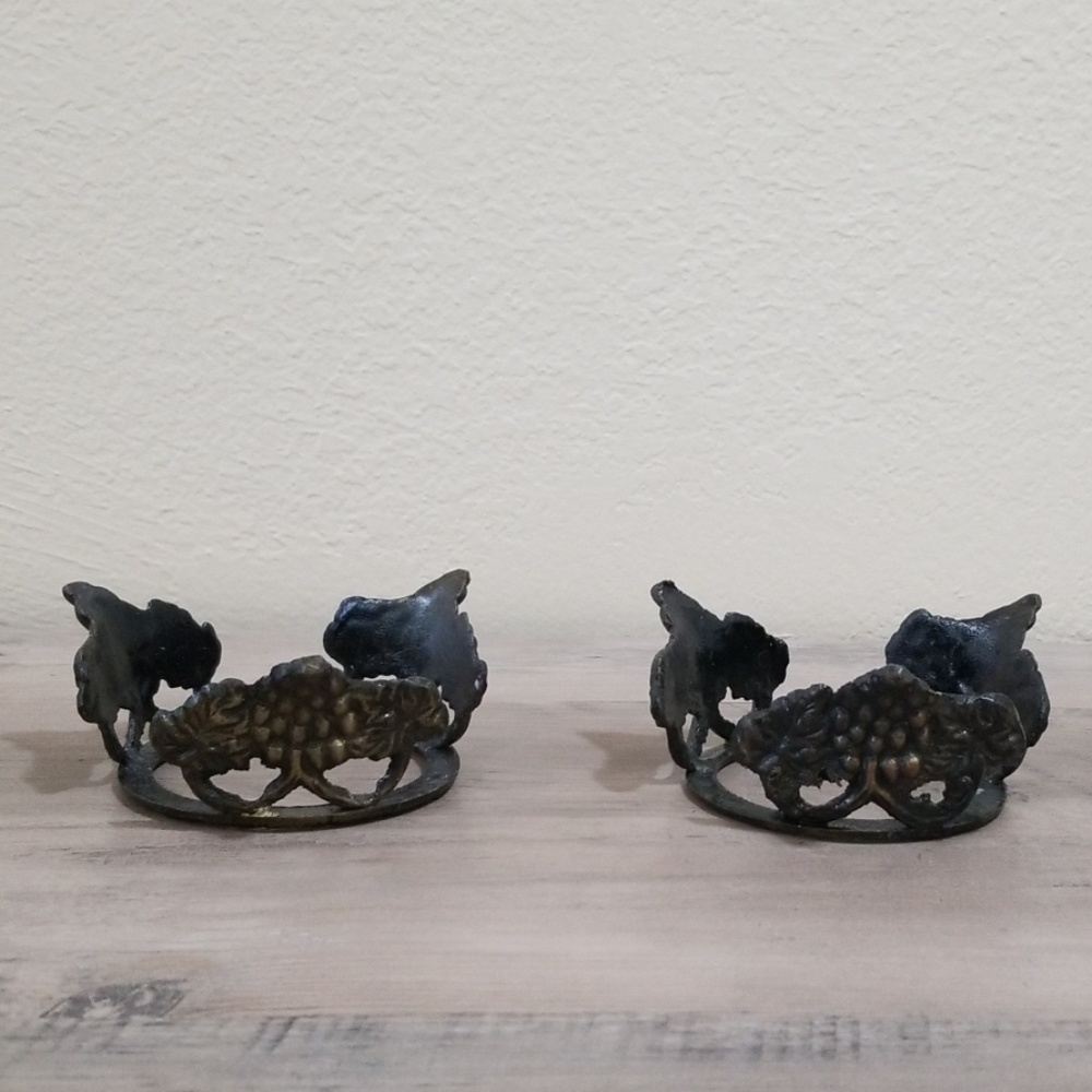 Grape leaf metal candle decor